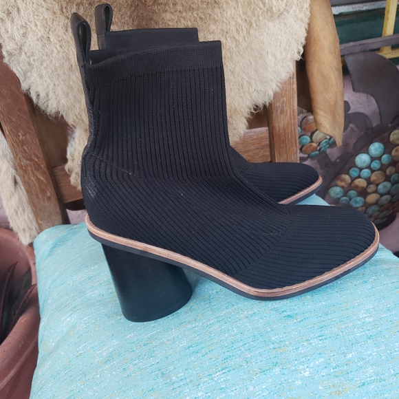 Initial boots - Picture 9 of 9